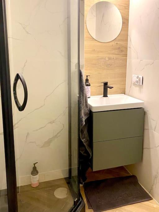 Apartment Close To Metro, 8 Minutes To Centrum And Near Airport وارسو المظهر الخارجي الصورة